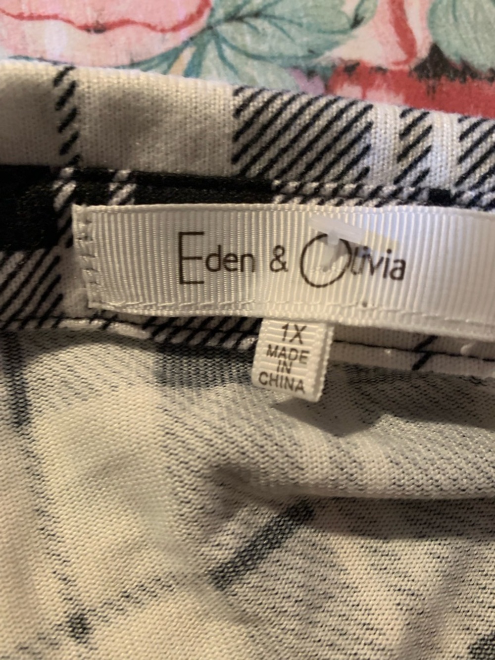 Eden & Olivia Black and White Plaid Long Sleeve top Size 1X - Picture 5 of 9